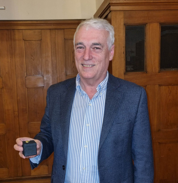 &copy; Jan Hinnerk Timm | Prof. Dr. Maximilia Spraul mit dem Ehrenpreis „Die goldene Made“