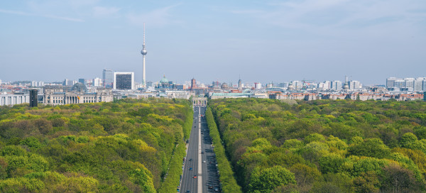 &copy; 5_12-25_Berlin_iStock-1190145653